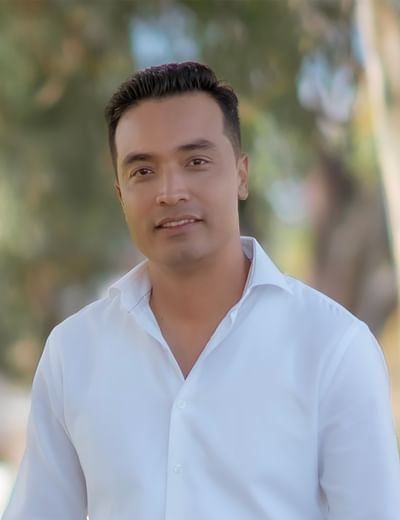 Raj Shrestha Headshot